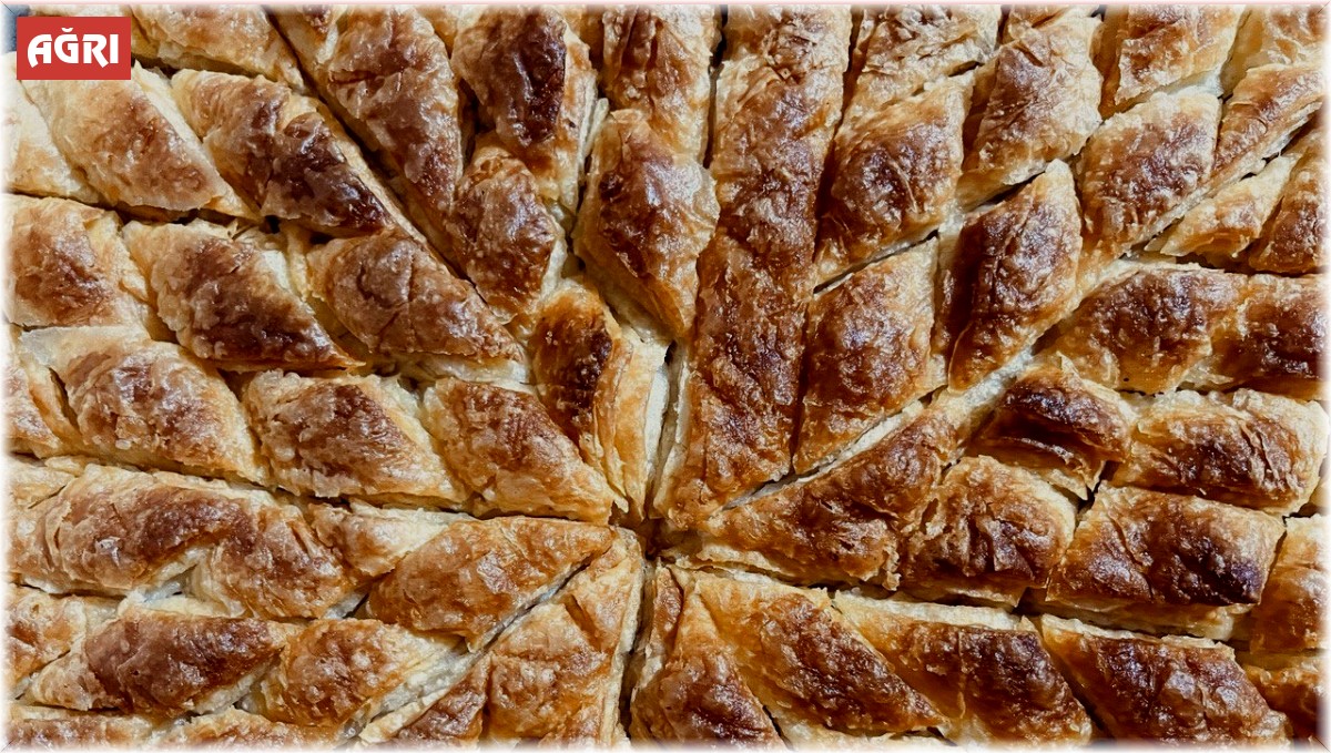 Hamarat kadınlar kolları sıvadı, çıtır baklavalar bayrama hazırlandı