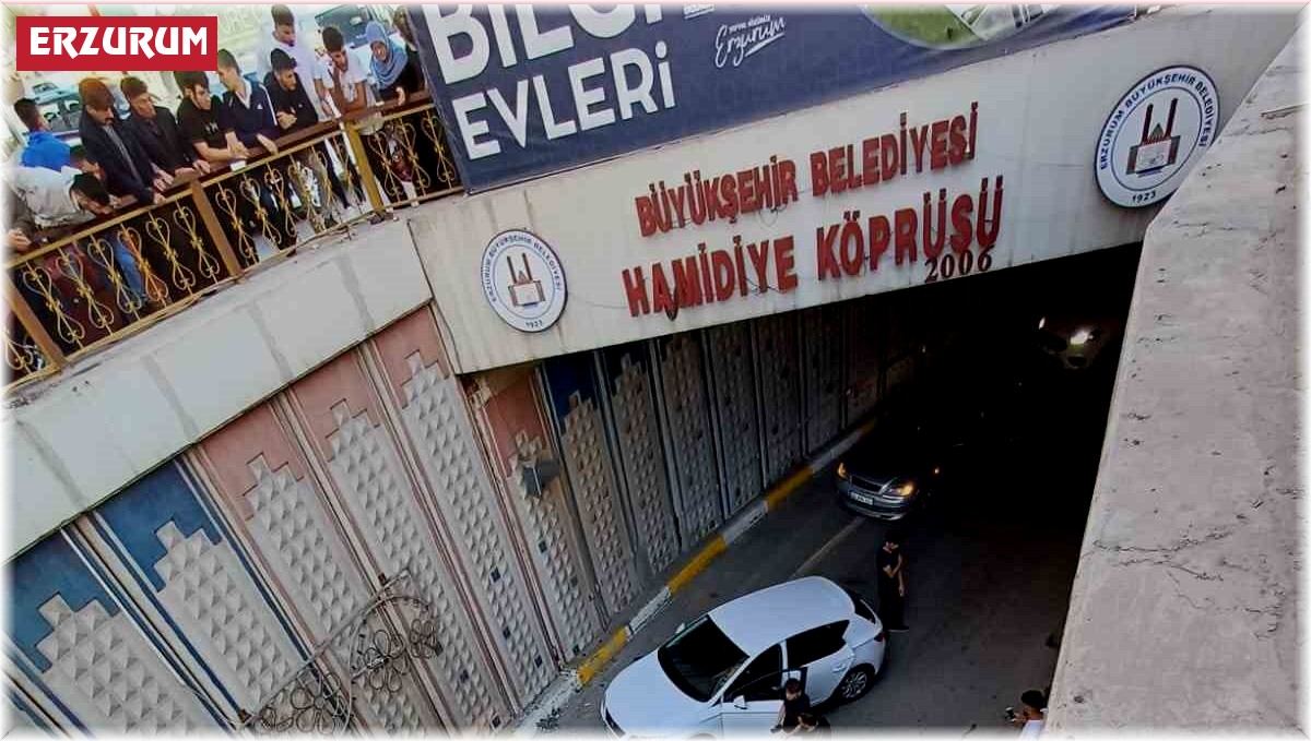 Hamidiye kavşağı kazalara davetiye çıkarıyor