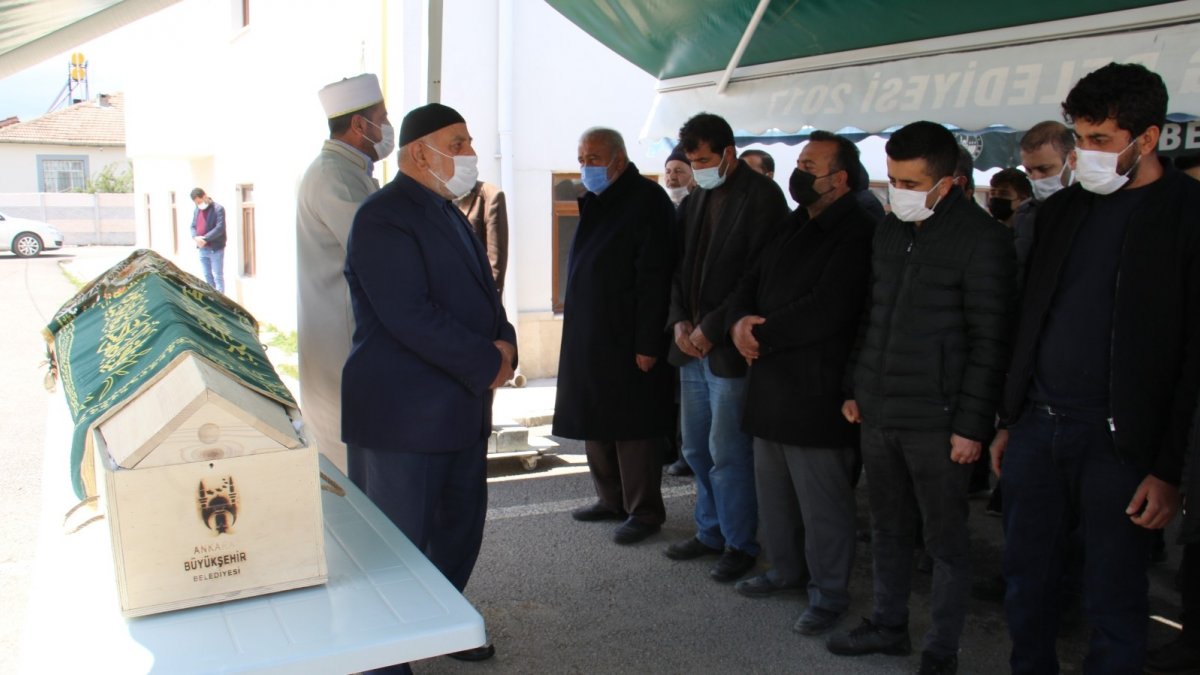 Hamile anne ve 2 yaşındaki oğlu aynı tabutta son yolculuğuna uğurlandı