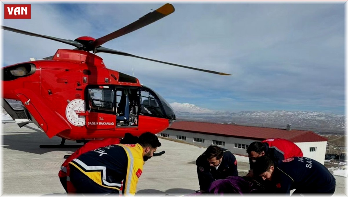 Hamile kadın helikopter ambulansla hastaneye taşındı