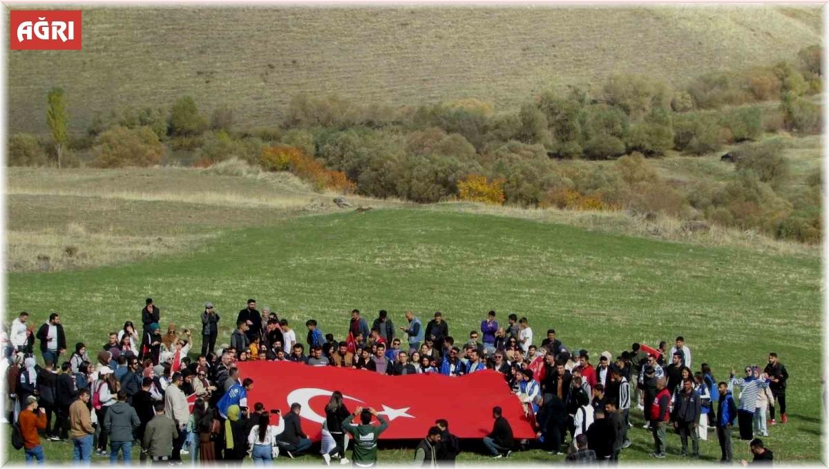 Hamur'da Cumhuriyet'in 100. yılına özel doğa yürüyüşü