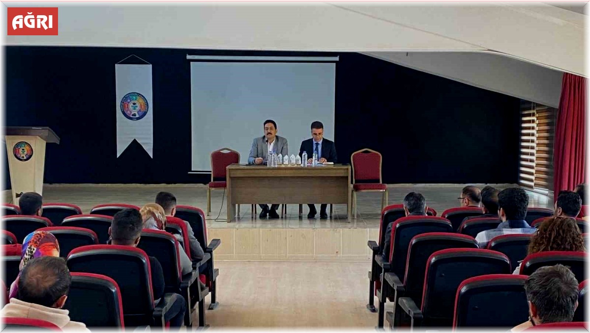 Hamur'da eğitim değerlendirme toplantısı yapıldı