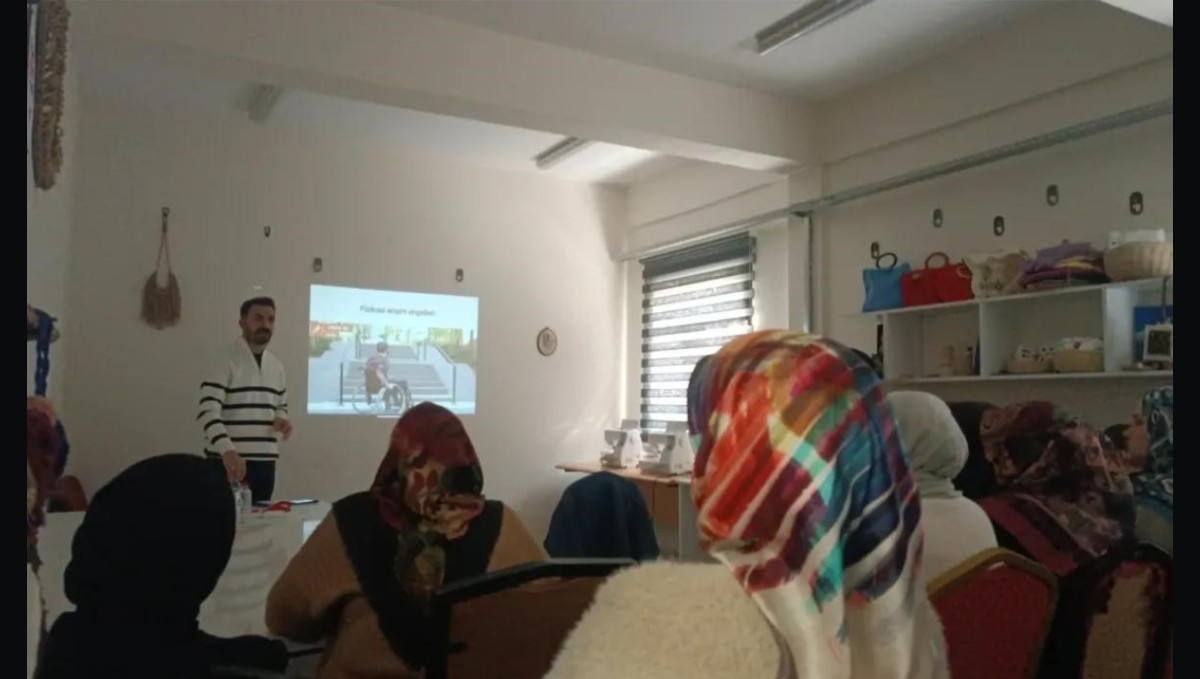 Hamur'da Engelli Bireylerle İletişim ve Farkındalık Semineri Düzenlendi