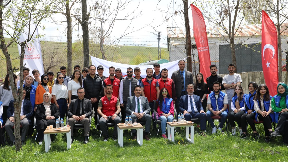 Hamur'da Gençlerle Kariyer Günleri Programı Düzenlendi