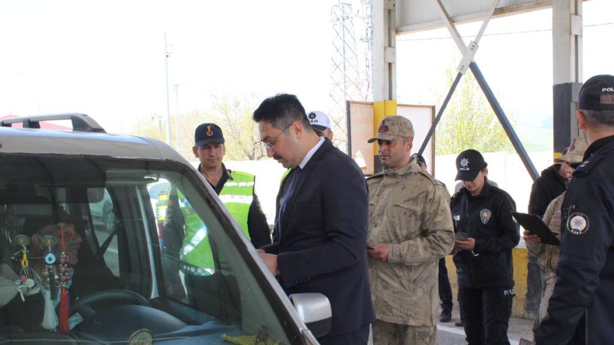 Hamur'da Kaymakam Yıldırım, Trafik Denetimlerine Katıldı