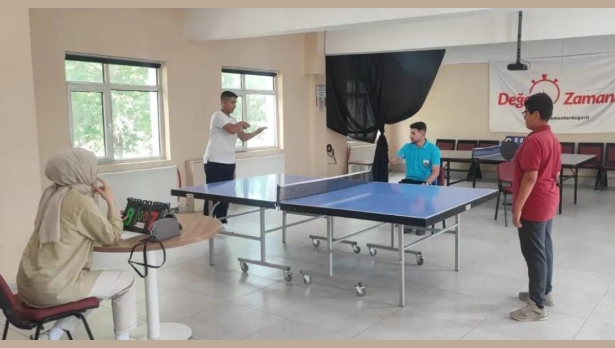 Hamur'da masa tenisi turnuvası yapıldı