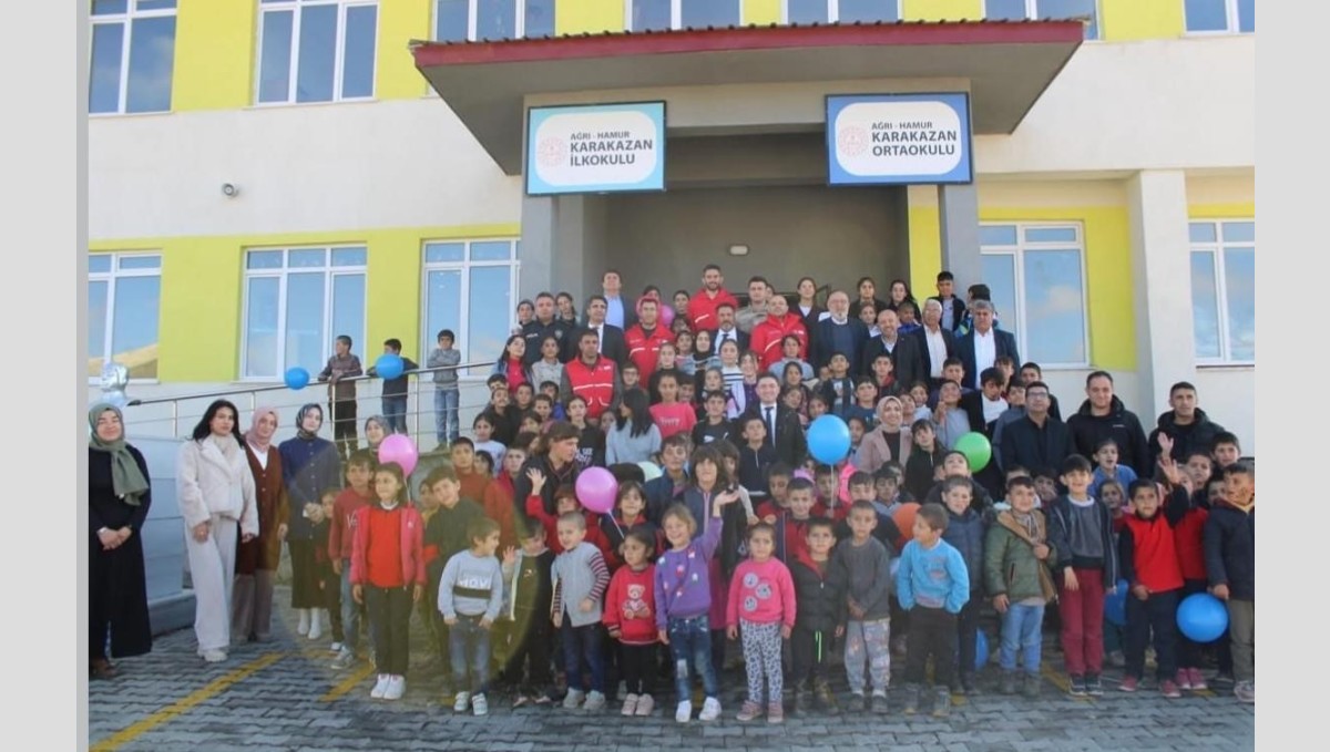 Hamur'da "Mutlu et, mutlu ol" projesi öğrencileri sevindirdi