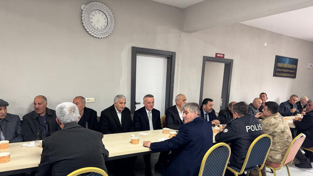 Hamur Kaymakamı Erkan Minuz’dan bayram ziyaretleri