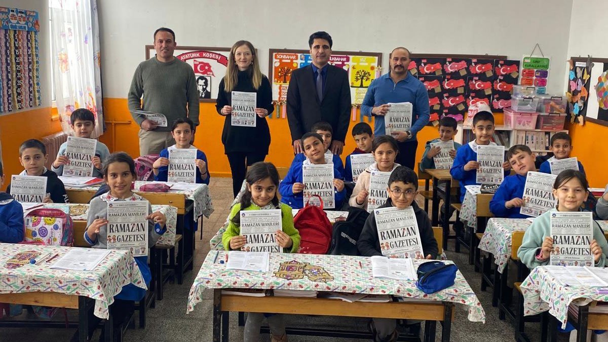 Hamur Osman Gazi İlkokulu’nda Öğrencilere “Ramazan Gazetesi” Dağıtıldı