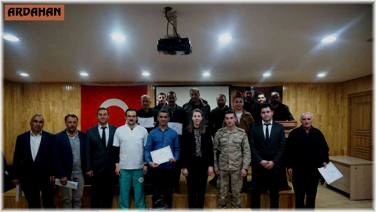 Hanak'lı hayvan yetiştiricileri sertifikalarını aldı