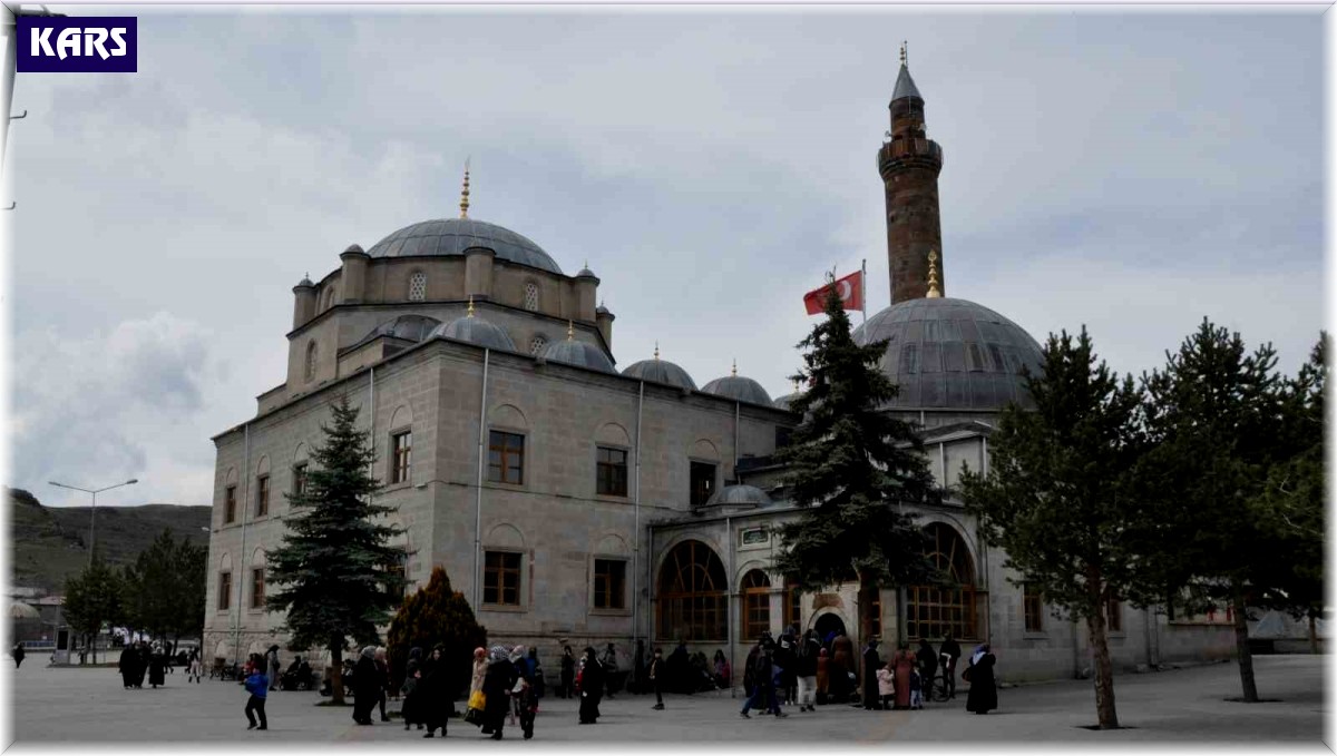 Harakani Türbesi'nde Kadir Gecesi bereketi!