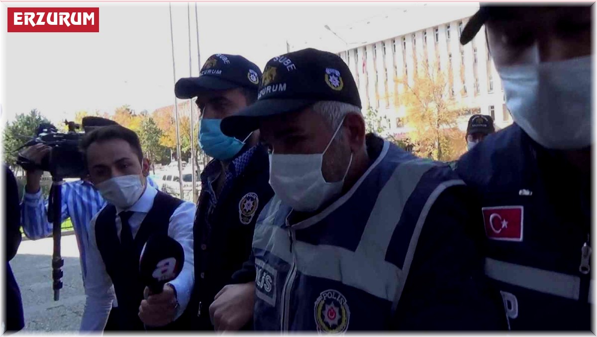 Hareketsiz kalıncaya kadar yaşlı kadının boğazını kesmiş