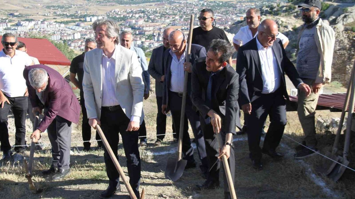 Harput Kalesi'nde kazı çalışmaları başladı