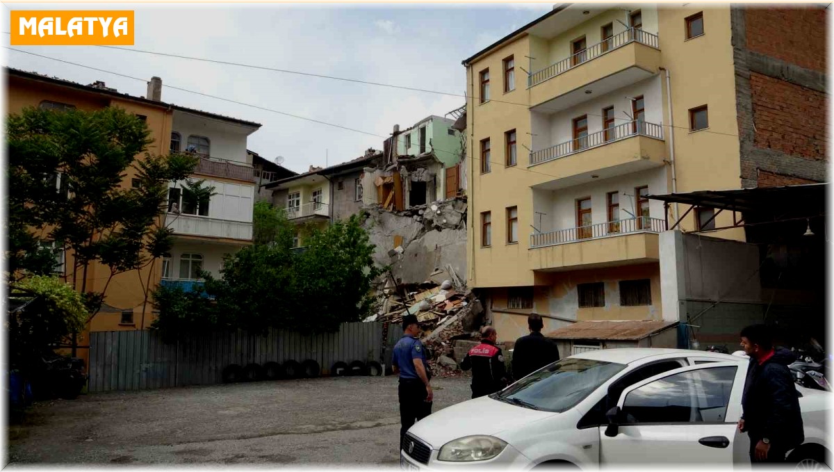 "Hasarlı bina çöktü" ihbarı polisi alarma geçirdi