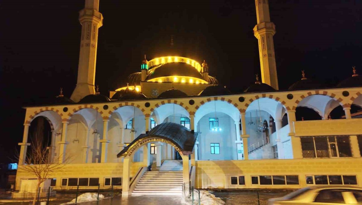 Hasköy'de ilk teravih namazı eda edildi