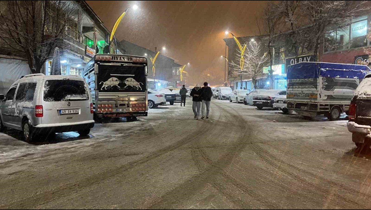 Hasköy'e mevsimin ilk karı yağdı