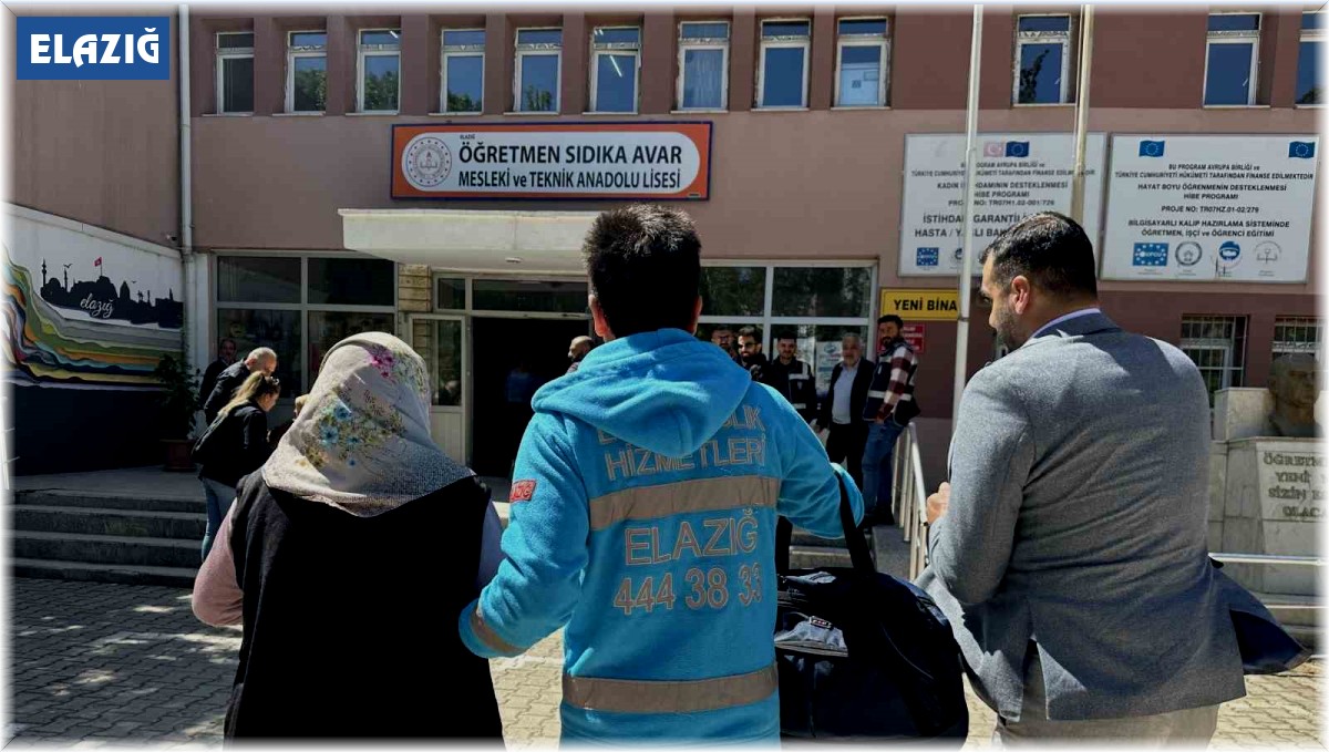 Hasta seçmenler ekiplerin yardımıyla sandığa gitti