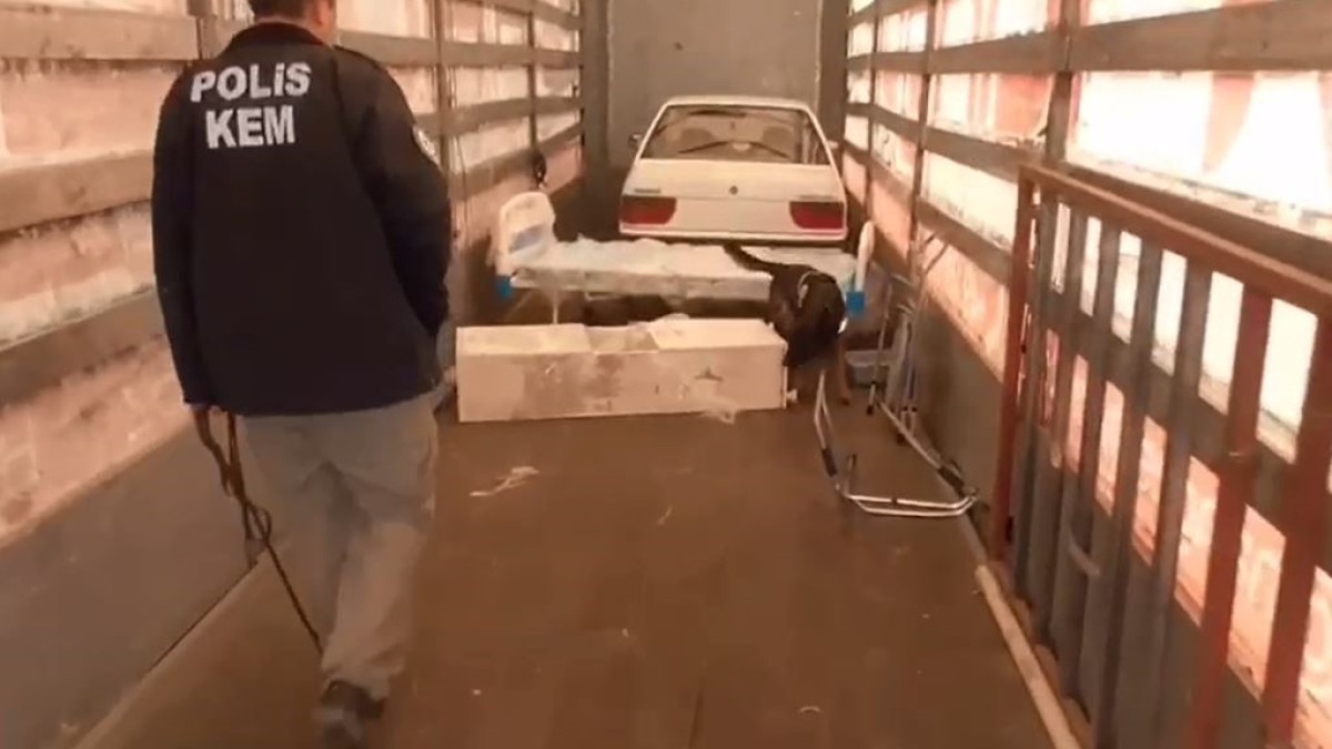 Hasta yatağının başlığına zulalanmış 5 kilo uyuşturucu ele geçirildi