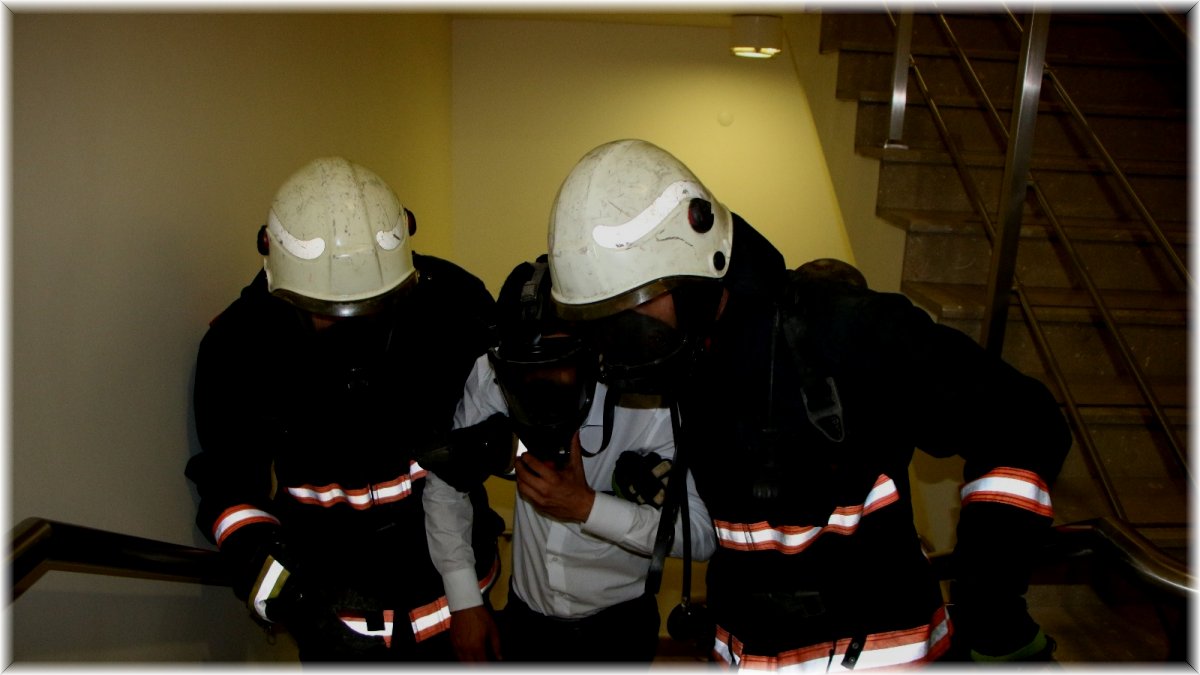 Hastanede gerçeği aratmayan yangın ve deprem tatbikatı