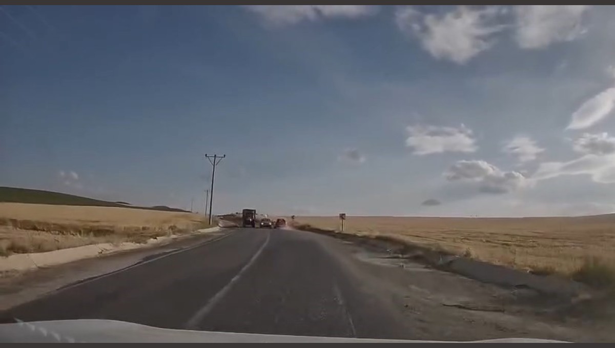 Hatalı sollama yapan sürücü yürekleri ağza getirdi