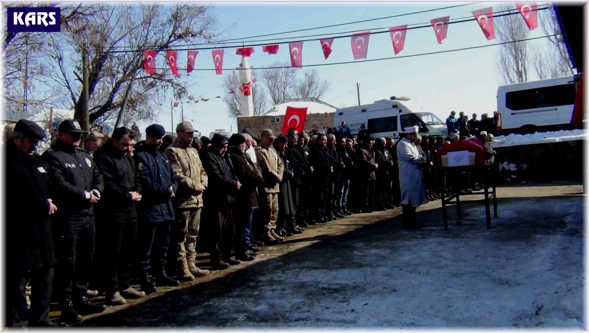 Hatay'da depremde hayatını kaybeden uzman çavuş Kars'ta toprağa verildi