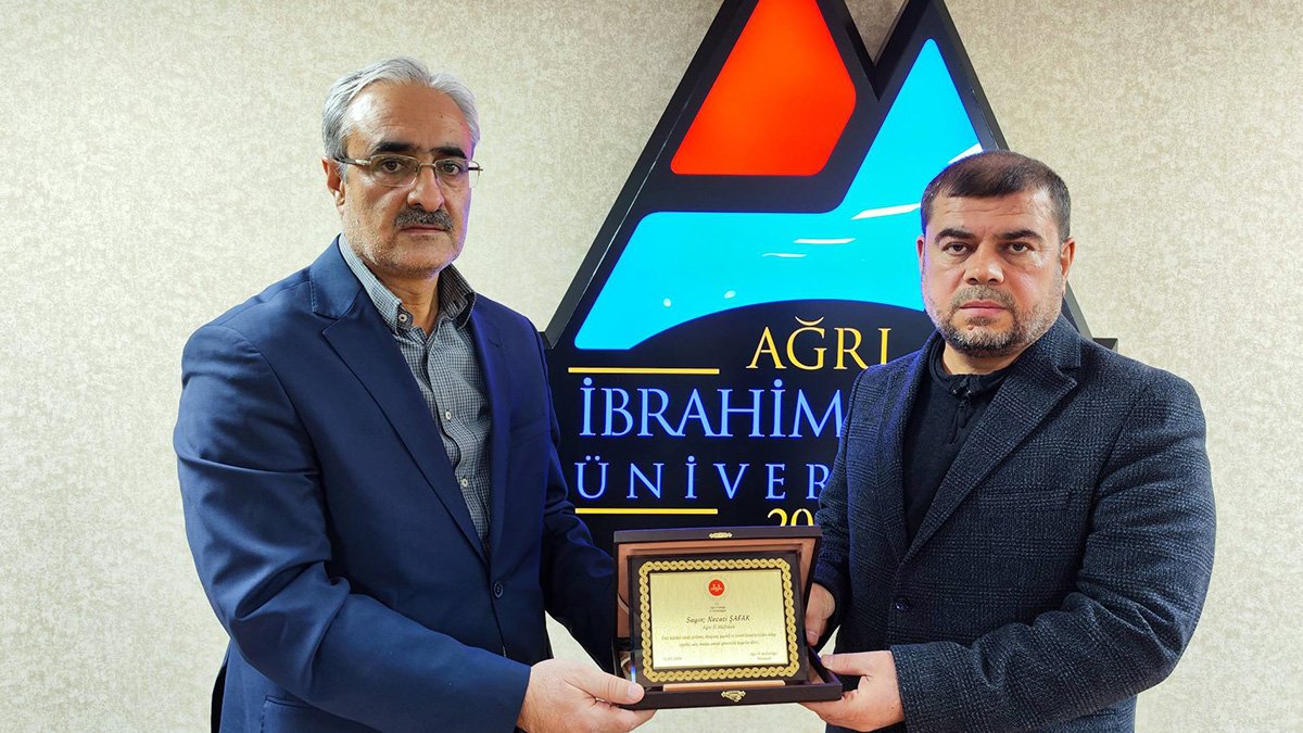 Hatay’a atanan Ağrı İl Müftüsü Necati Şafak personelle vedalaştı