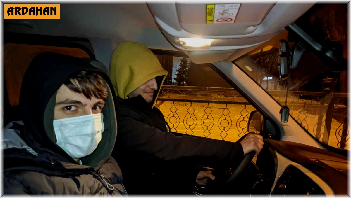 Hava eksi 23 derece, sürücüler gece nöbetine başladı