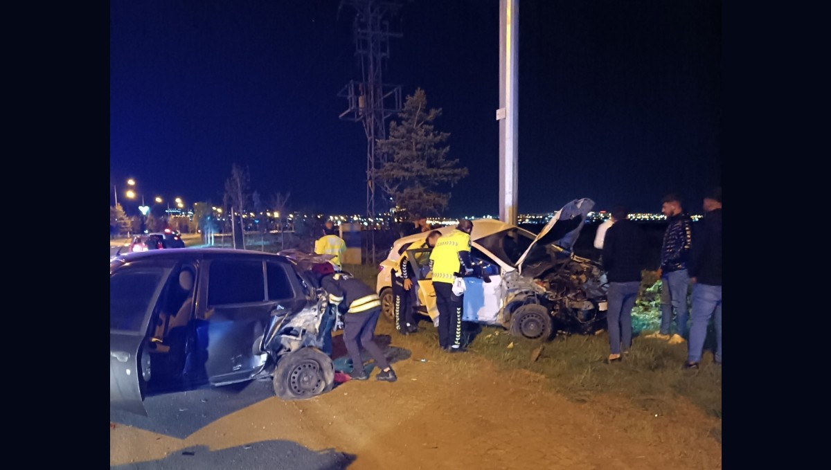 Hava limanı yolunda kaza: 3 yaralı