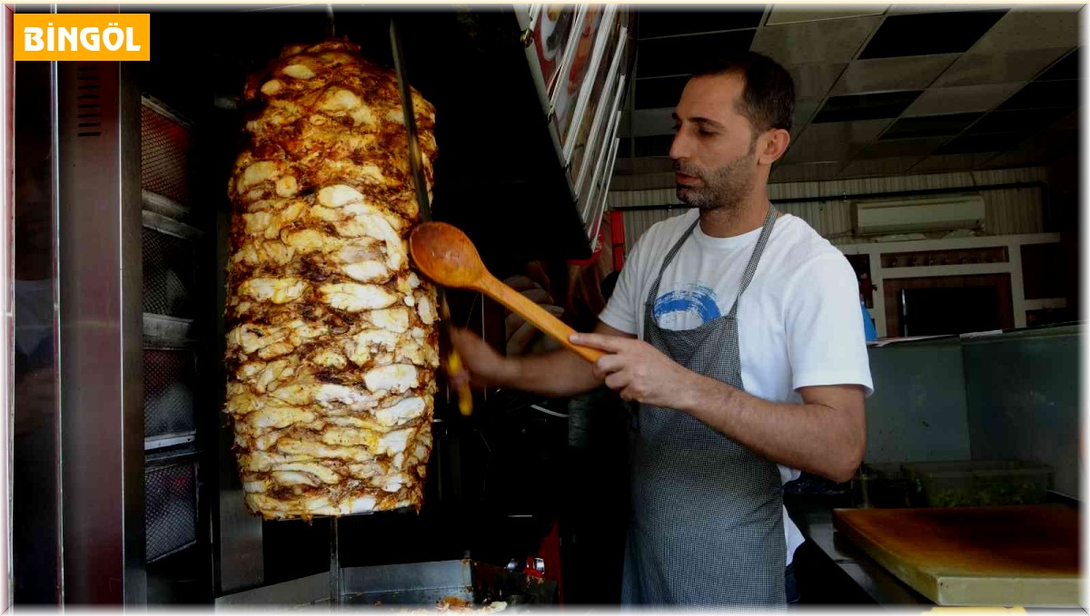 Hava sıcaklığı ocak sıcaklığı ile birleşti: Yüz derece sıcaklık altında ekmek parası için mücadele ediyorlar