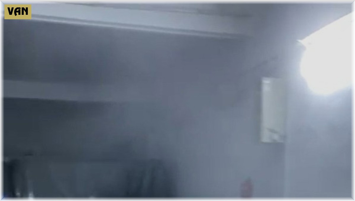 Havalandırma bacasından buhar çıkan kamyonda 174 düzensiz göçmen yakalandı