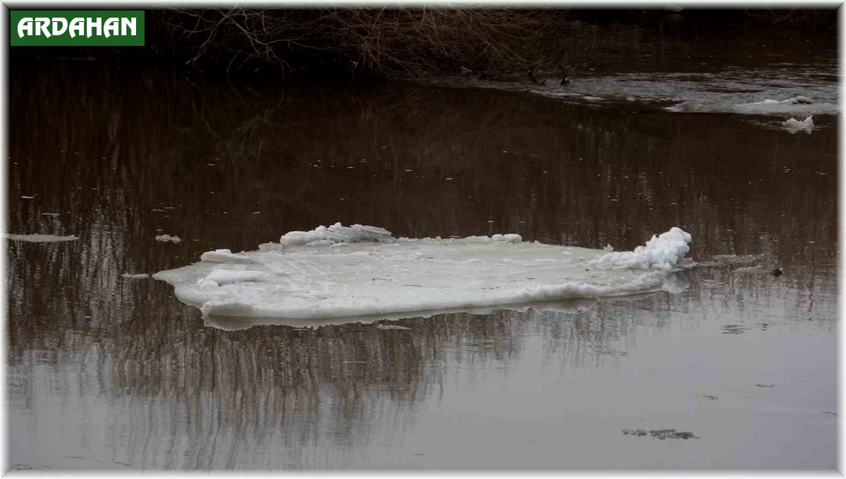 Havalar ısınınca Kura Nehri'nin buzları tamamen çözüldü