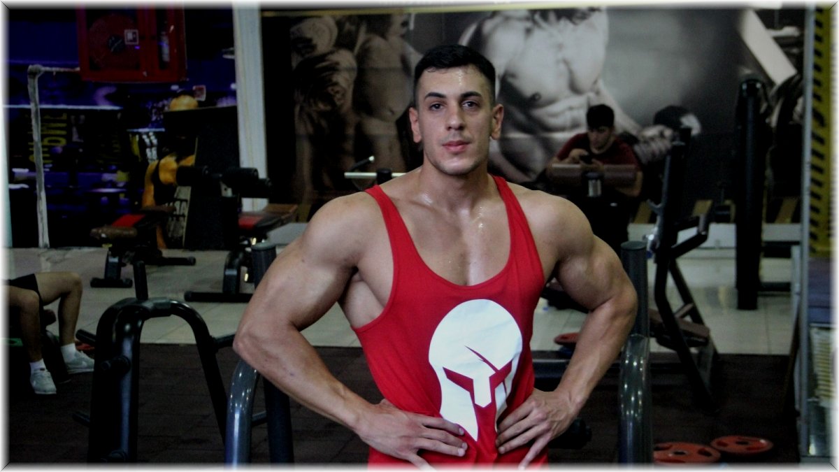 Hayallerini gerçekleştirmek için Türkiye Vücut Geliştirme Şampiyonası’na hazırlanıyor