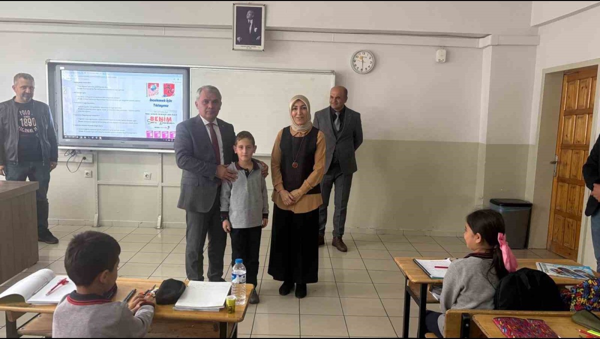 Hayat kurtaran öğretmene İlçe Milli Eğitim Müdüründen tebrik