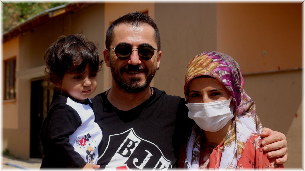 Hayata dönen anne ve bebeğine birinci yıl sürprizi