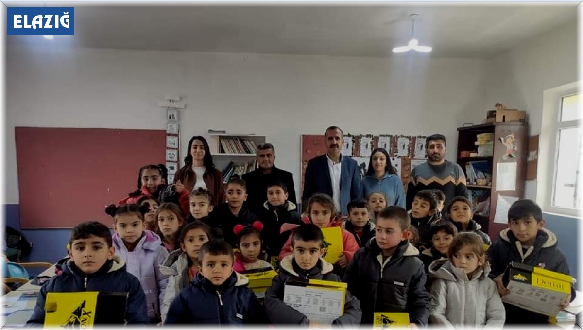 Hayırsever iş adamından öğrencilere giyecek yardımı