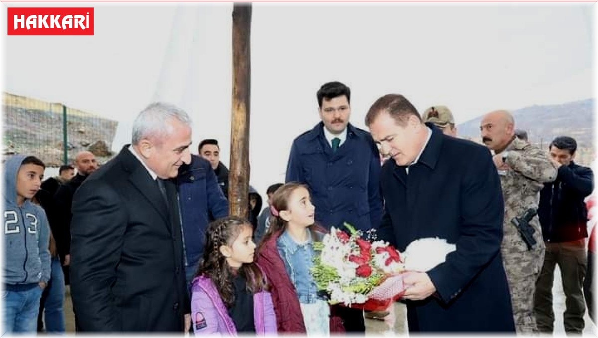 Hayırseverlerin yaptırdığı 13 derslikli okul törenle açıldı