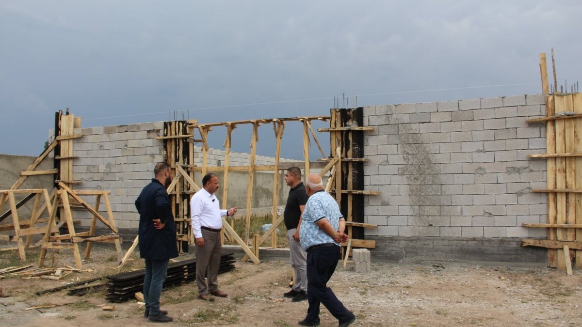 Hayvancılık işletmesi inşaat çalışmaları incelendi