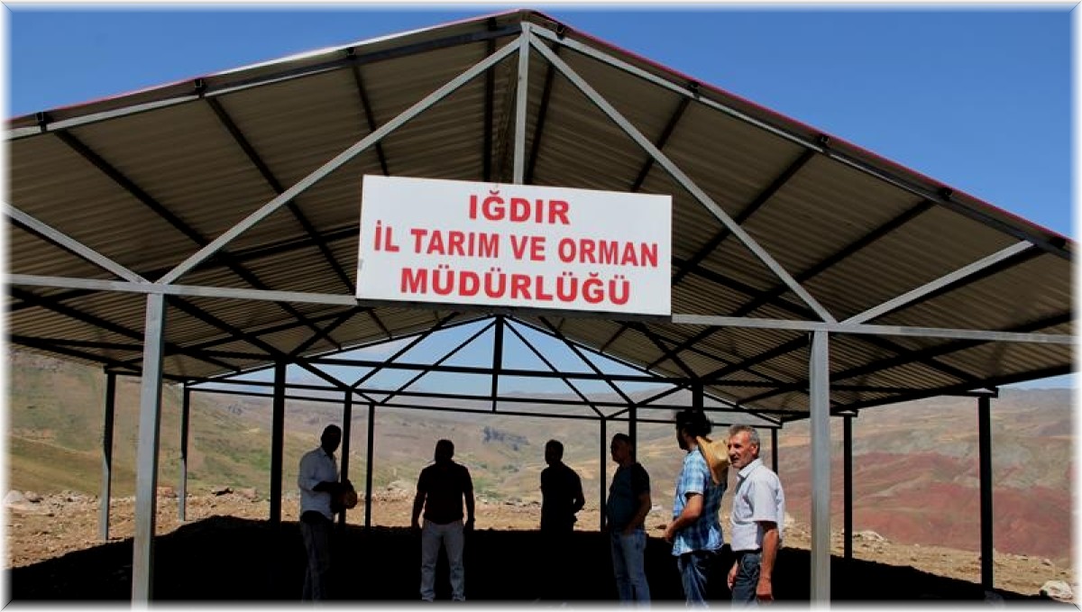 Hayvanlar için gölgelikler yapılıyor