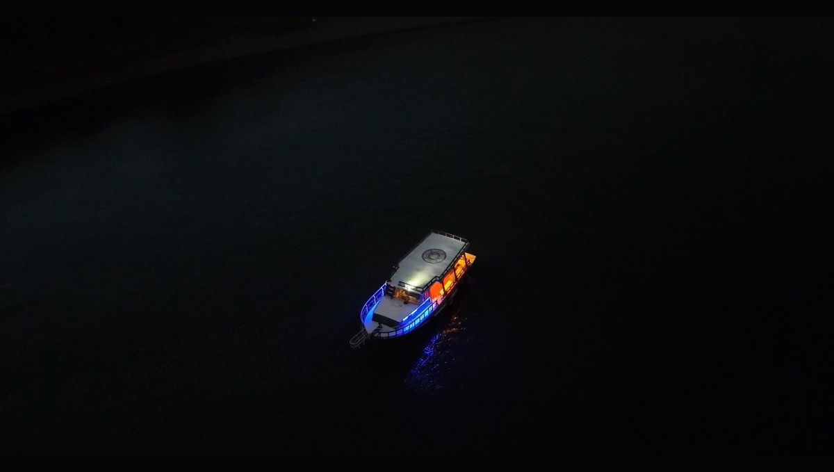 Hazar Gölü'nün gece görüntüleri İstanbul'u aratmadı