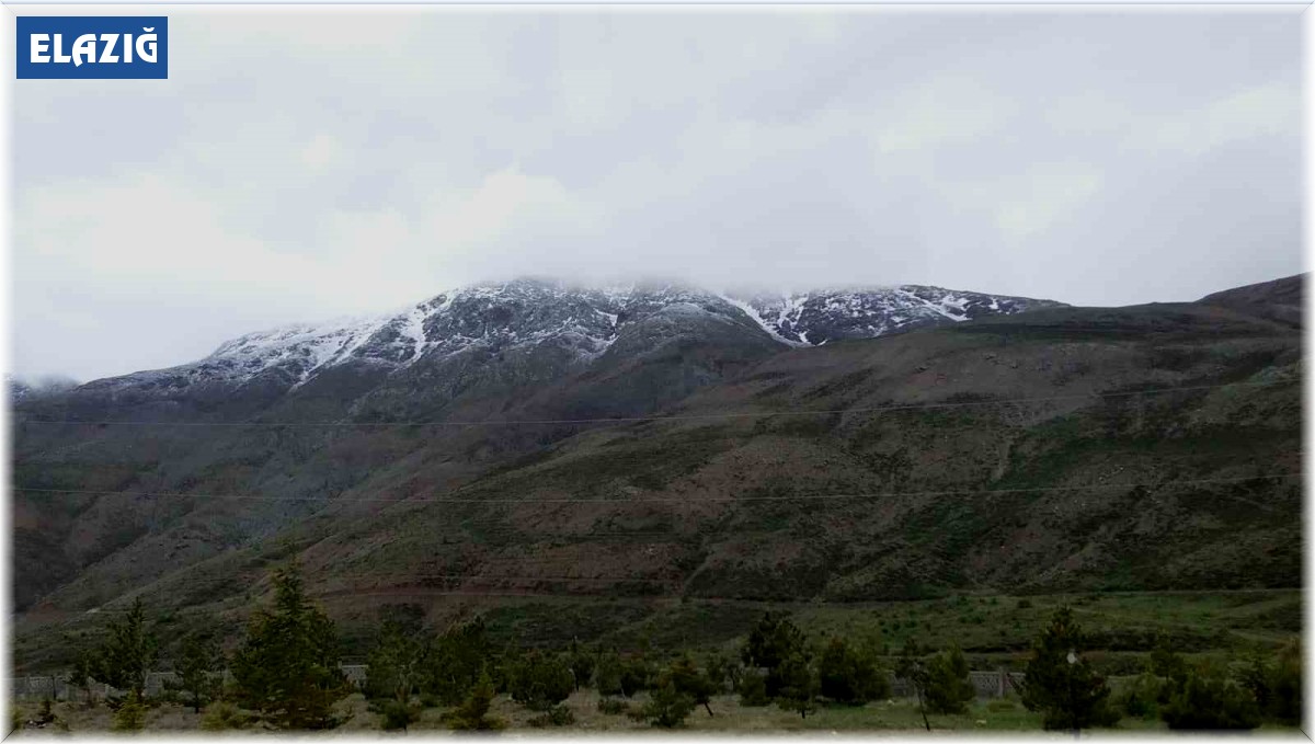Hazarbaba Dağı'na kar yağdı