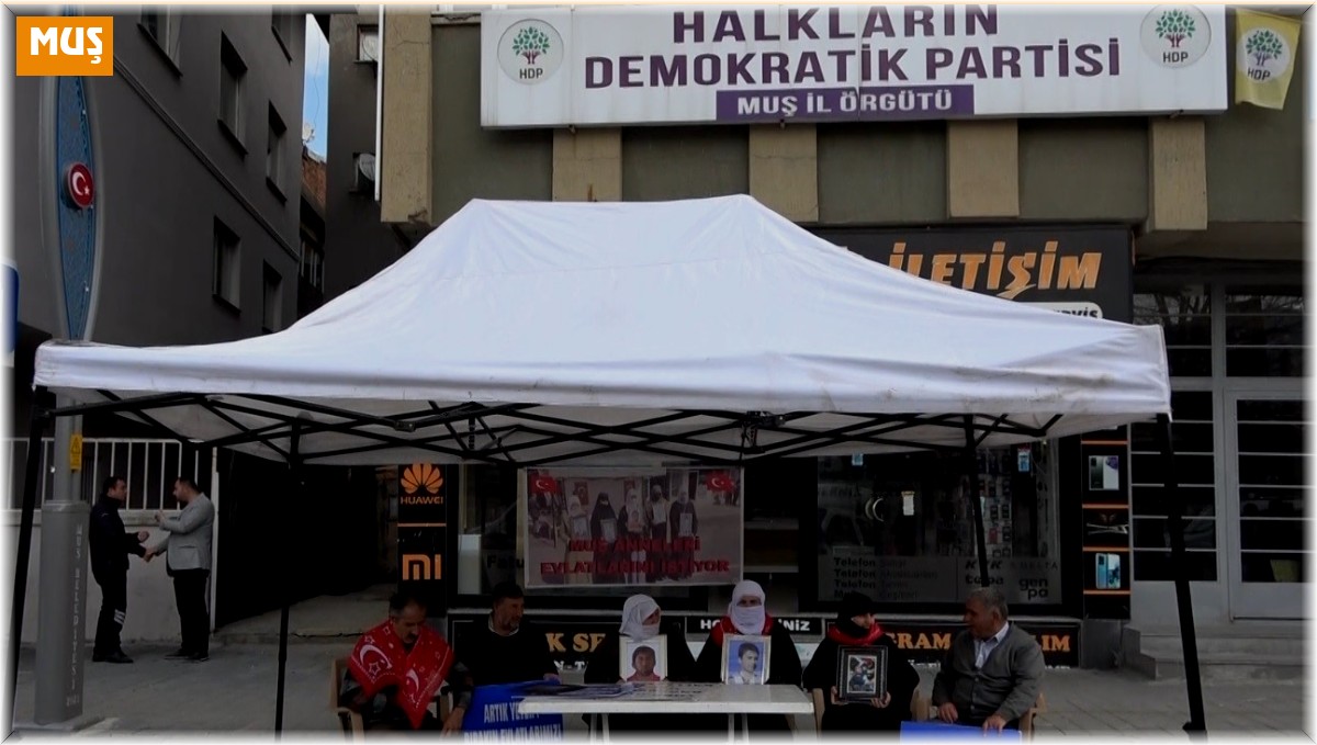 HDP evlat nöbetindeki ailelerin sesini müzikle bastırmaya çalıştı