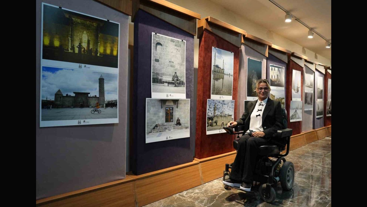 Hediye fotoğraf makinesiyle engelleri aştı