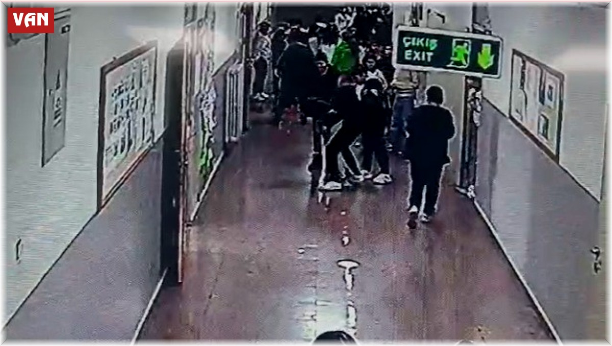 Heimlich manevrasıyla arkadaşının hayatını kurtardı