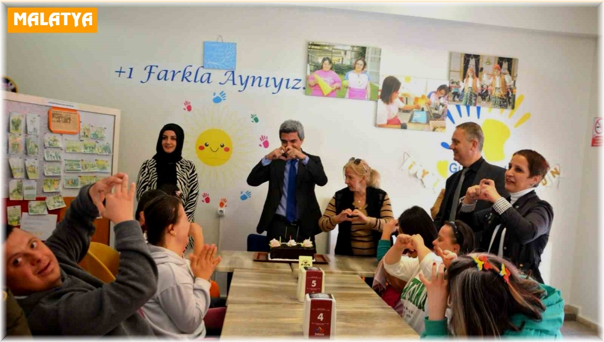 Hem sosyalleşiyorlar hem de iş hayatına katılıyorlar