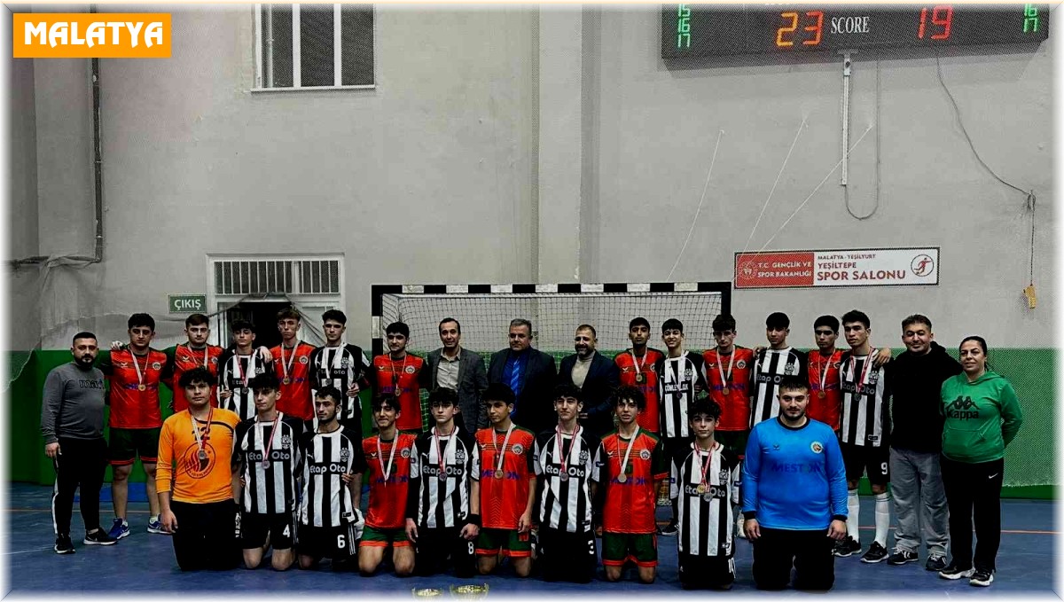 Hentbol'da şampiyon olmak için ter döktüler