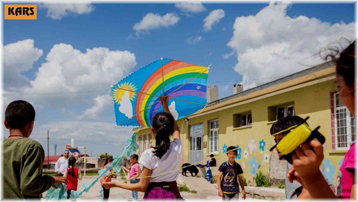 Hepsiburada, Kars'taki öğrencilerin karne heyecanına ortak oldu