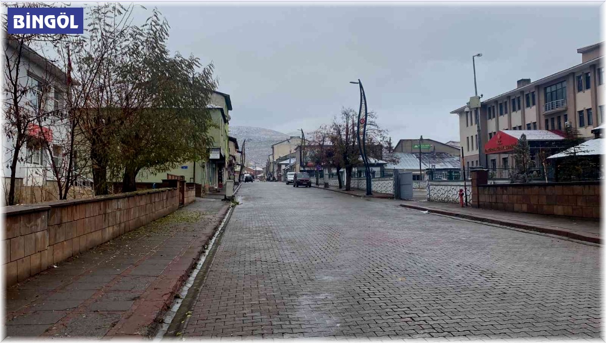 Her kışı çetin geçen Karlıova'da beklenen kar henüz yağmadı