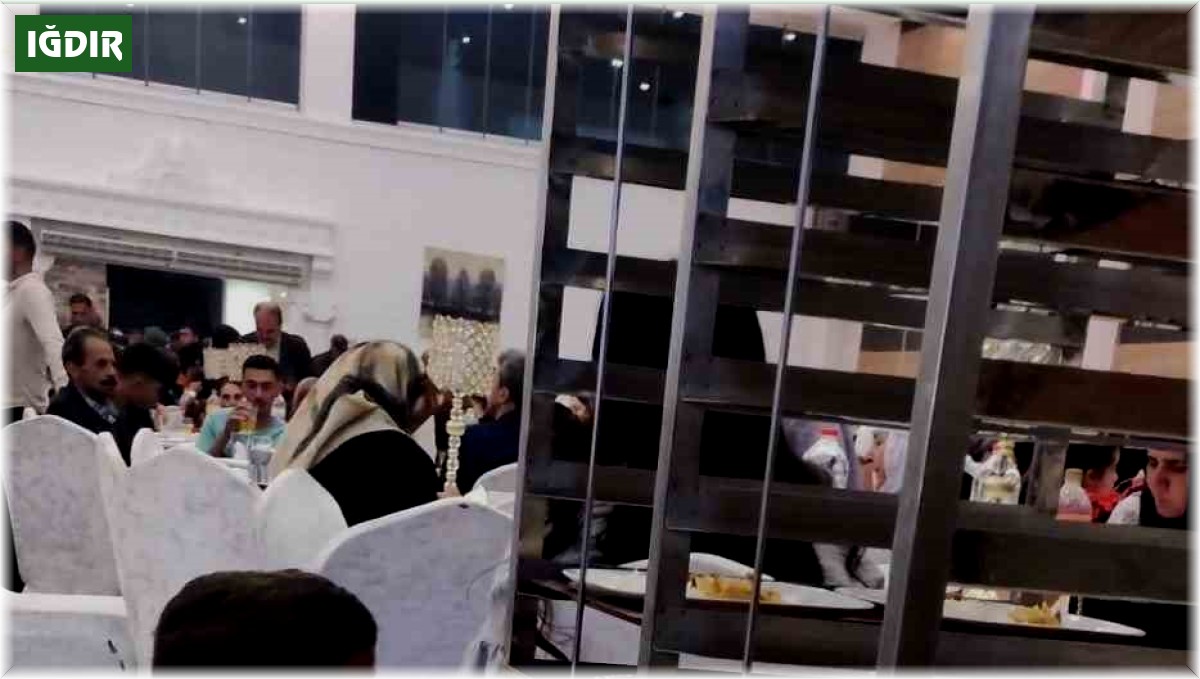 Her tabaktan yemek alan çocuğun görüntüleri güldürdü