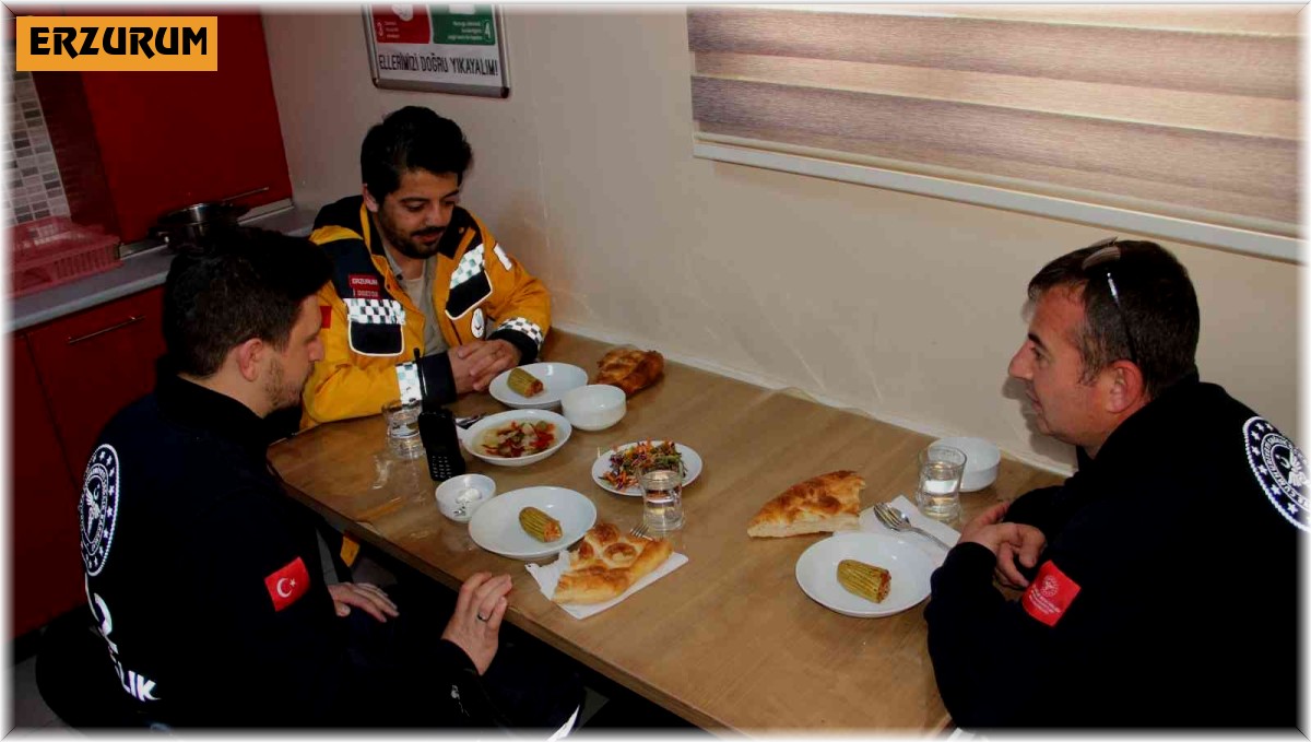 Herkes oruç açarken onlar hayat kurtarıyor