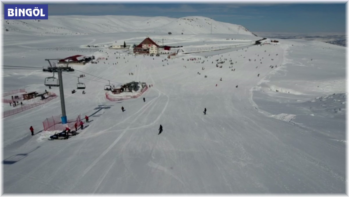 Hesarek'te sezon açıldı, ara tatili fırsat bilenler kayak merkezine akın etti